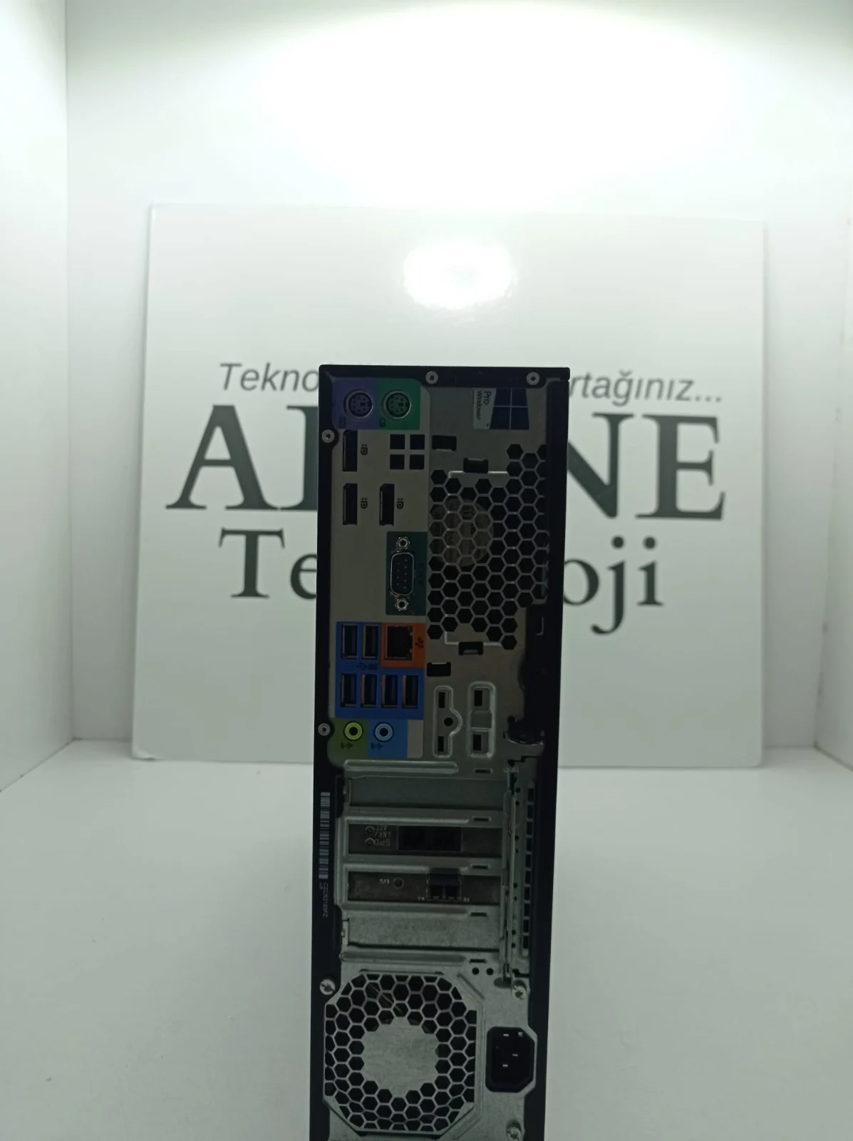 HP Z Workstation Z240 Intel Xeon E3 8GB RAM Workstation Masaüstü Bilgisayar görsel 4
