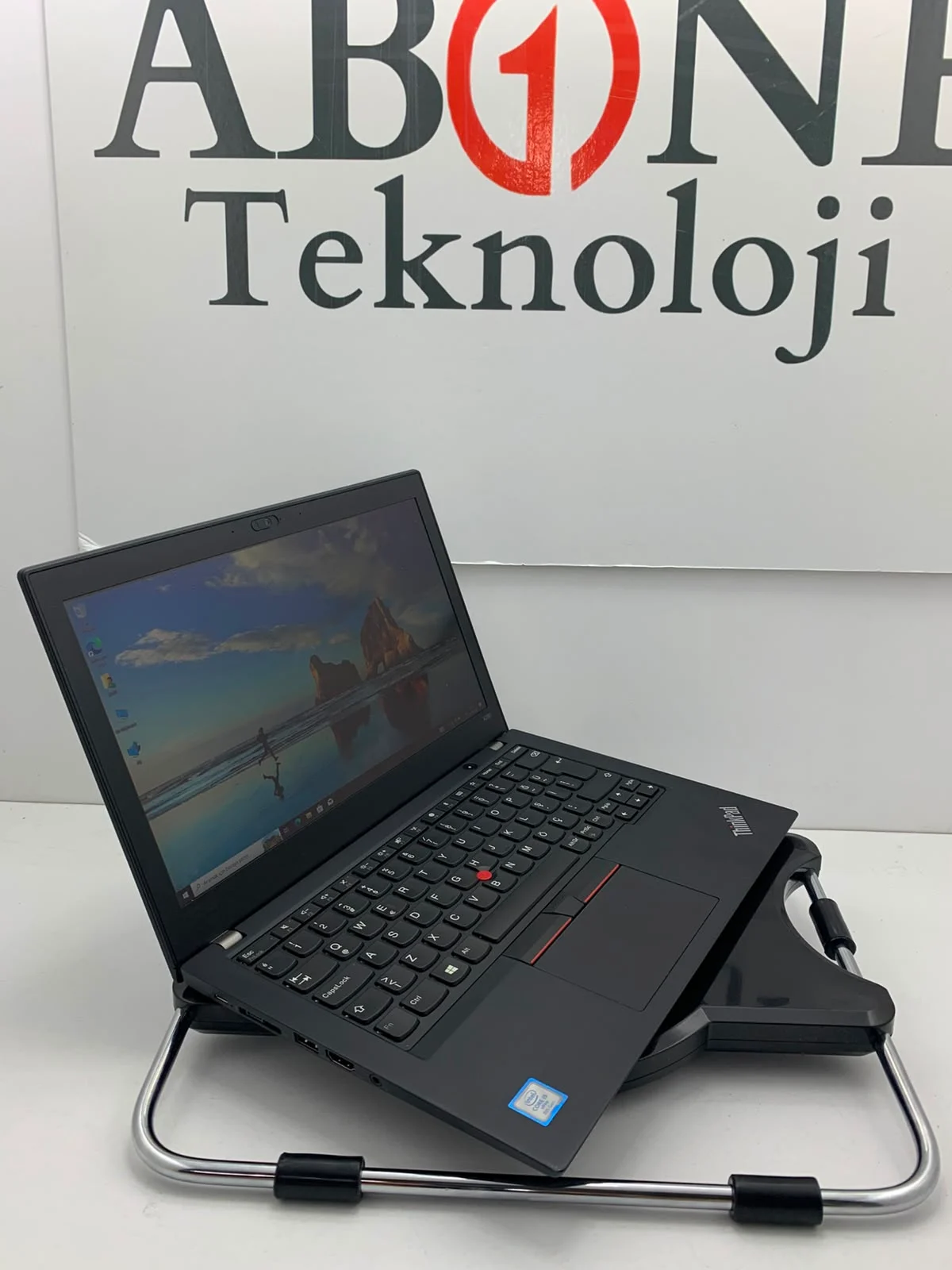 Lenovo ThinkPad X280 Intel Core i5 8. Nesil 8GB RAM 256GB M.2 NVMe SSD 12.5" Notebook